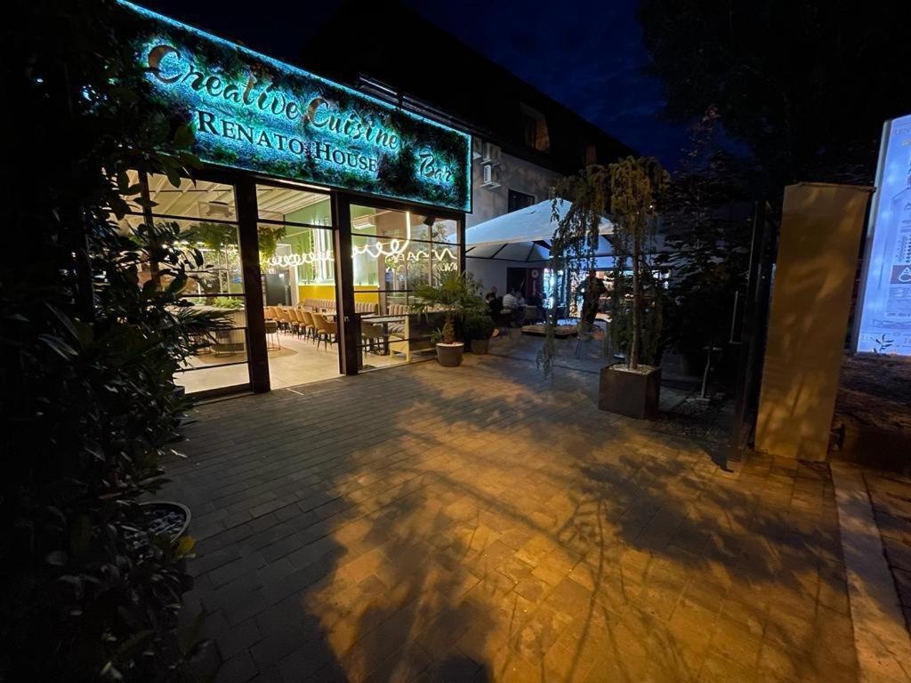 Renato House Hotel Targu Jiu Exterior photo